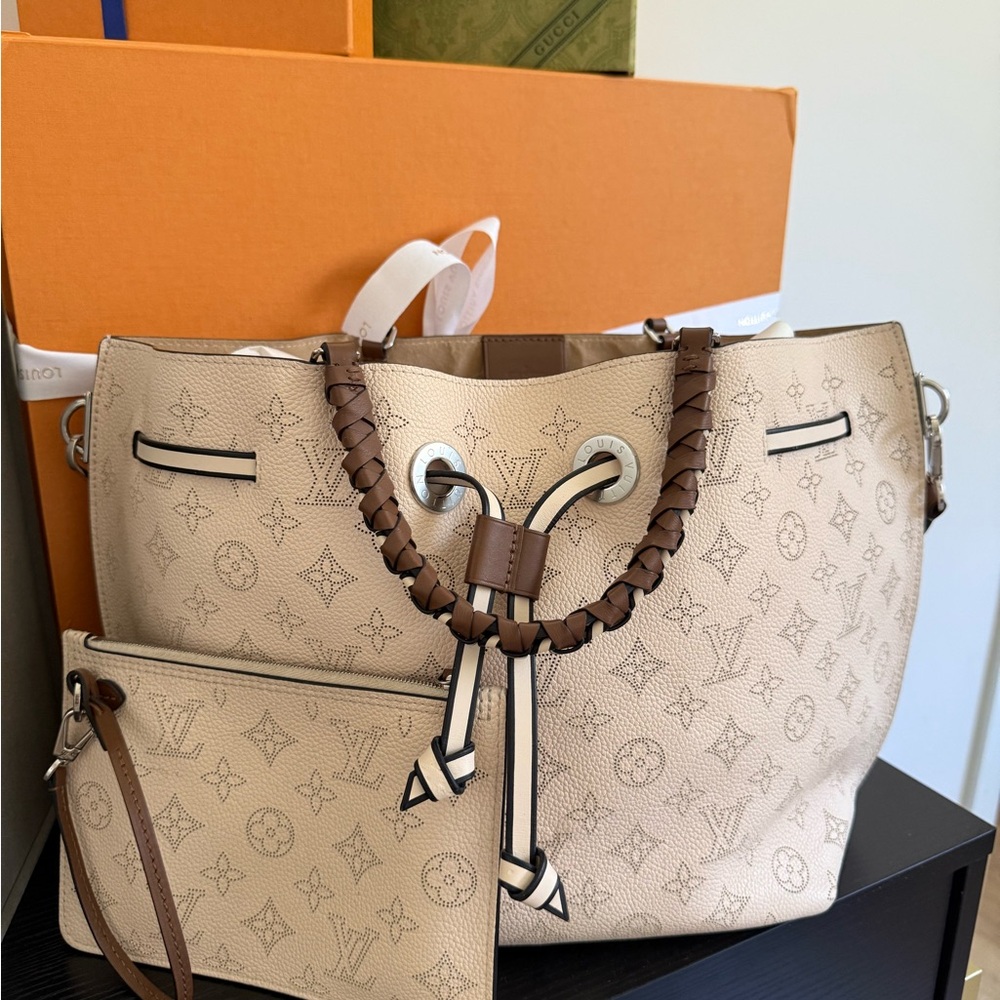 Authentic Louis Vuitton Mahina Girolata Carmel Cream Monogram Hand Bag